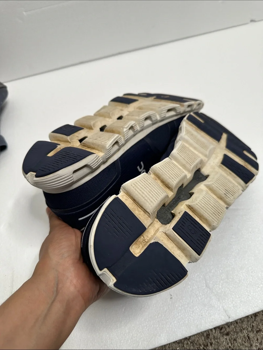 On Running Men’s Navy and White Athletic Sneakers size 11.5